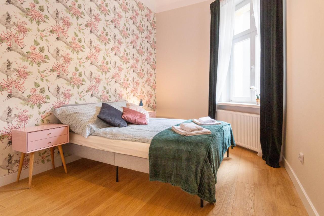 Glamorous And Brand New 2 Bedroom Краків Екстер'єр фото
