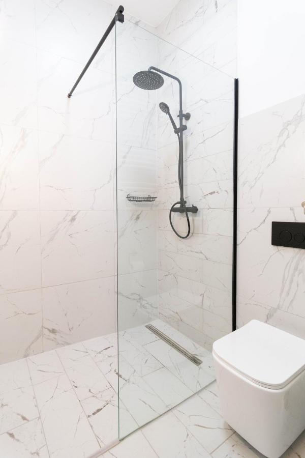 Glamorous And Brand New 2 Bedroom Краків Екстер'єр фото
